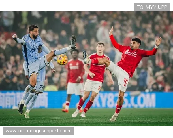 诺丁汉森林主场3-0完胜热刺，戴奇上任后逃离降级区。